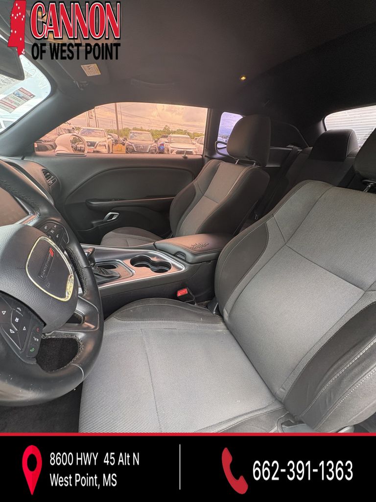 2016 Dodge Challenger SXT - Photo 6