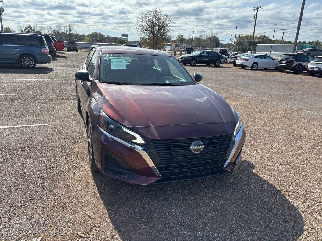 Used 2024 Nissan Altima 2.5 SV Sedan