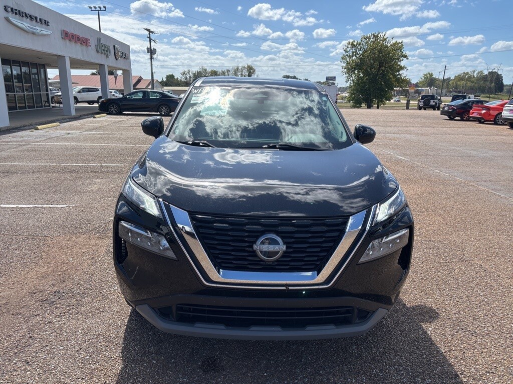 2023 Nissan Rogue SV photo 4