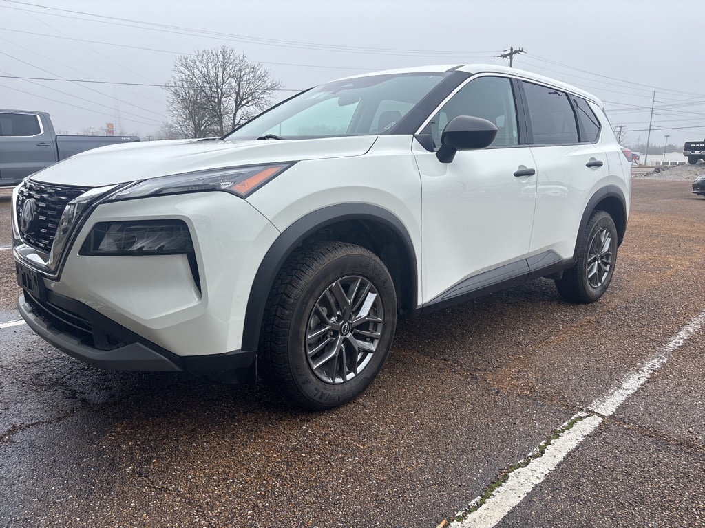 2023 Nissan Rogue S's photo