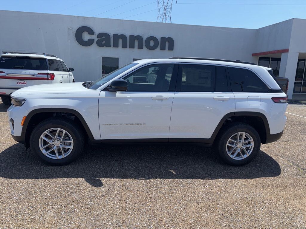 New 2026 Jeep Grand Cherokee Laredo Sport Utility