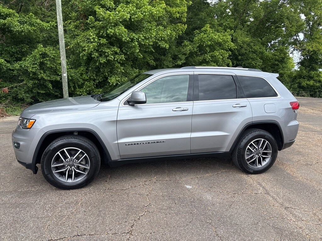 2020 Jeep Grand Cherokee Laredo E photo 2