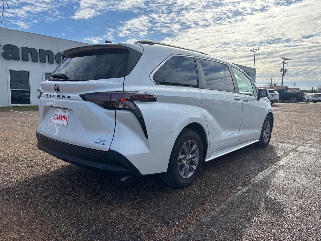 Used 2023 Toyota Sienna XLE Minivan/Van