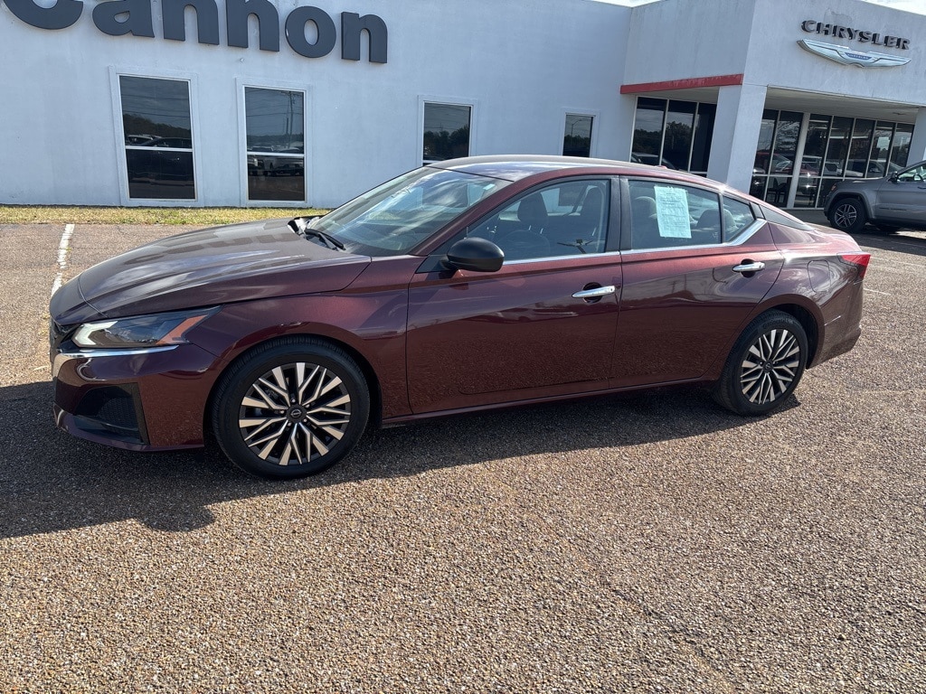 Used 2024 Nissan Altima 2.5 SV Sedan