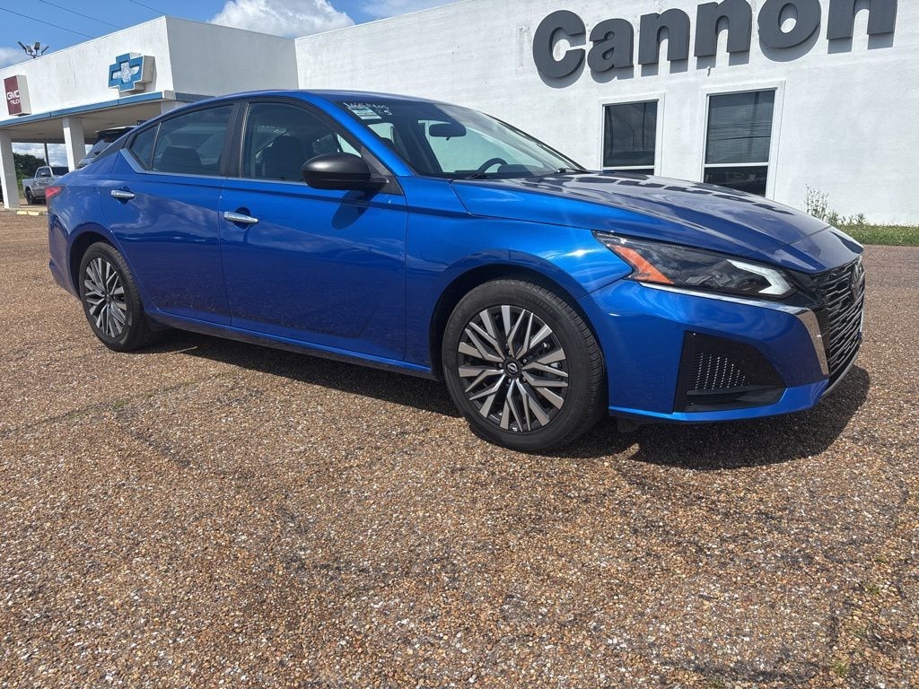 Used 2025 Nissan Altima 2.5 SV Sedan