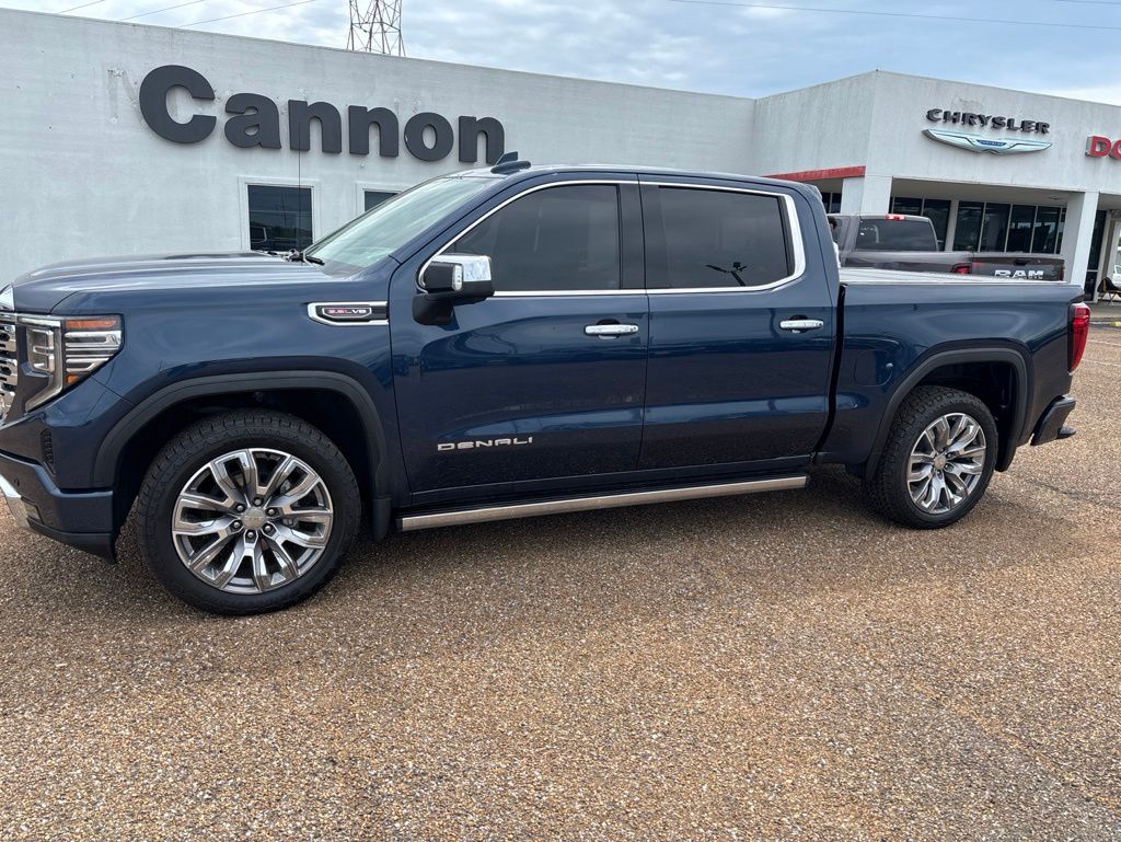 2022 GMC Sierra 4WD Crew Cab Short Box Denali's photo