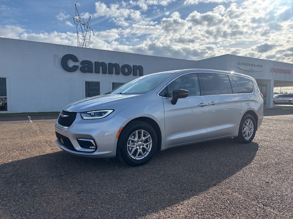 Used 2024 Chrysler Pacifica Touring L Minivan/Van