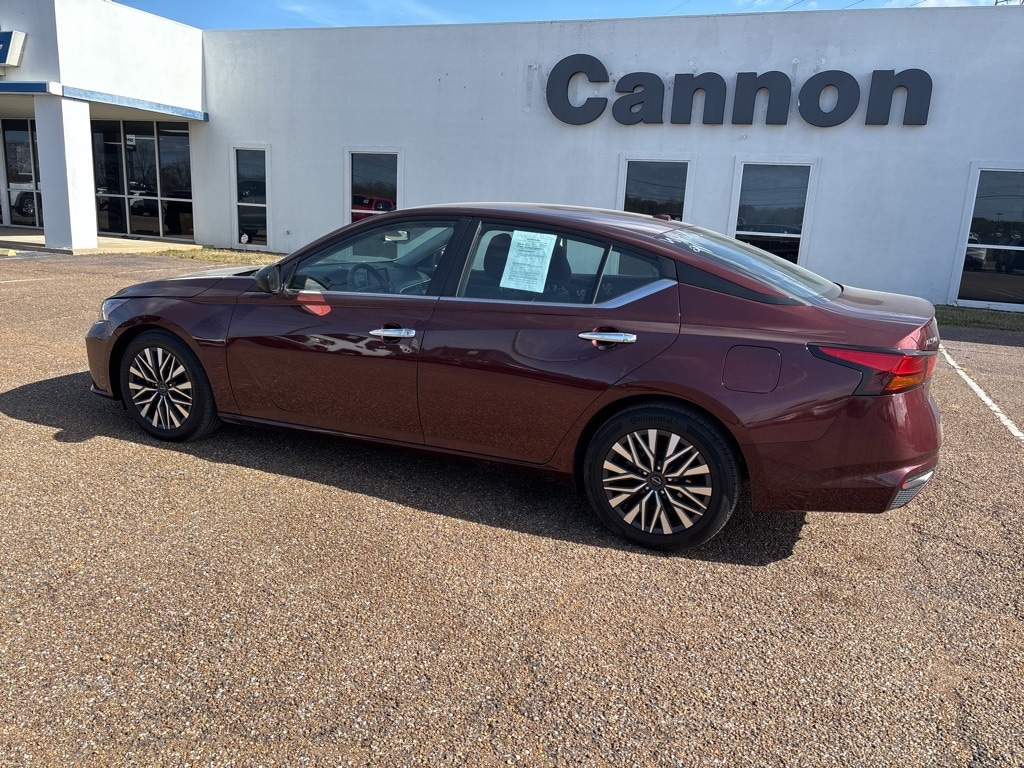 Used 2024 Nissan Altima 2.5 SV Sedan