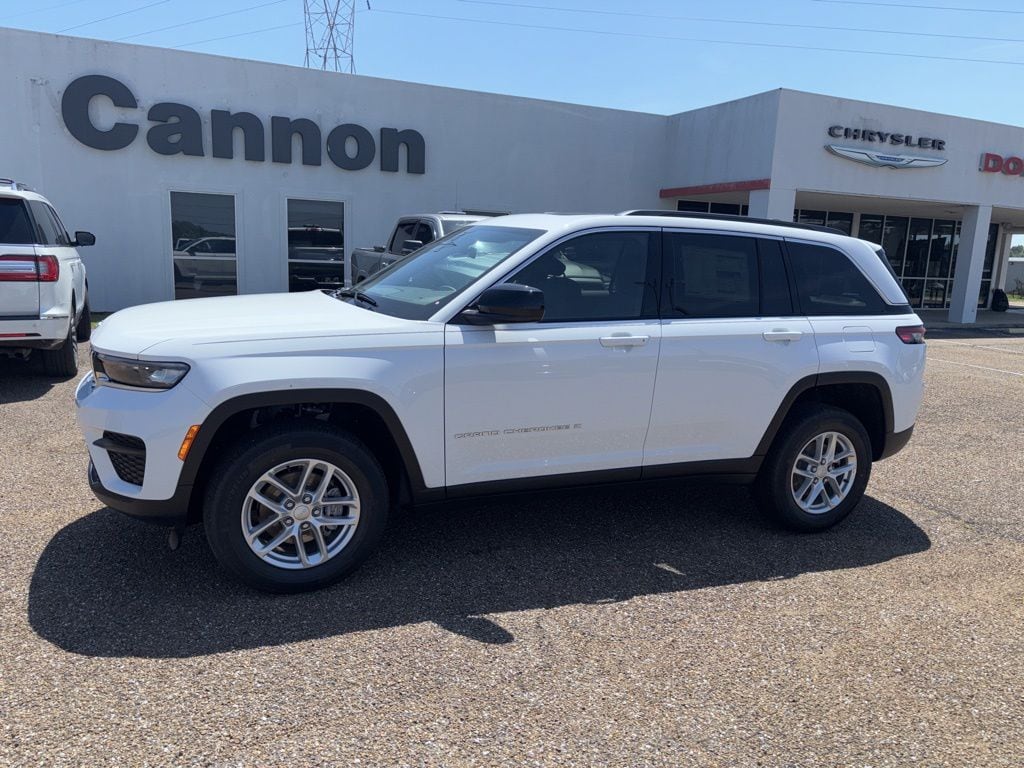 New 2026 Jeep Grand Cherokee Laredo Sport Utility