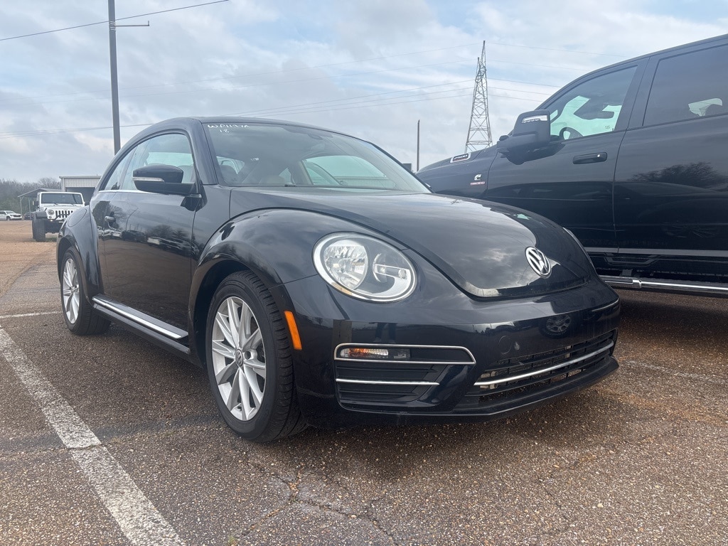 2018 Volkswagen Beetle SE's photo