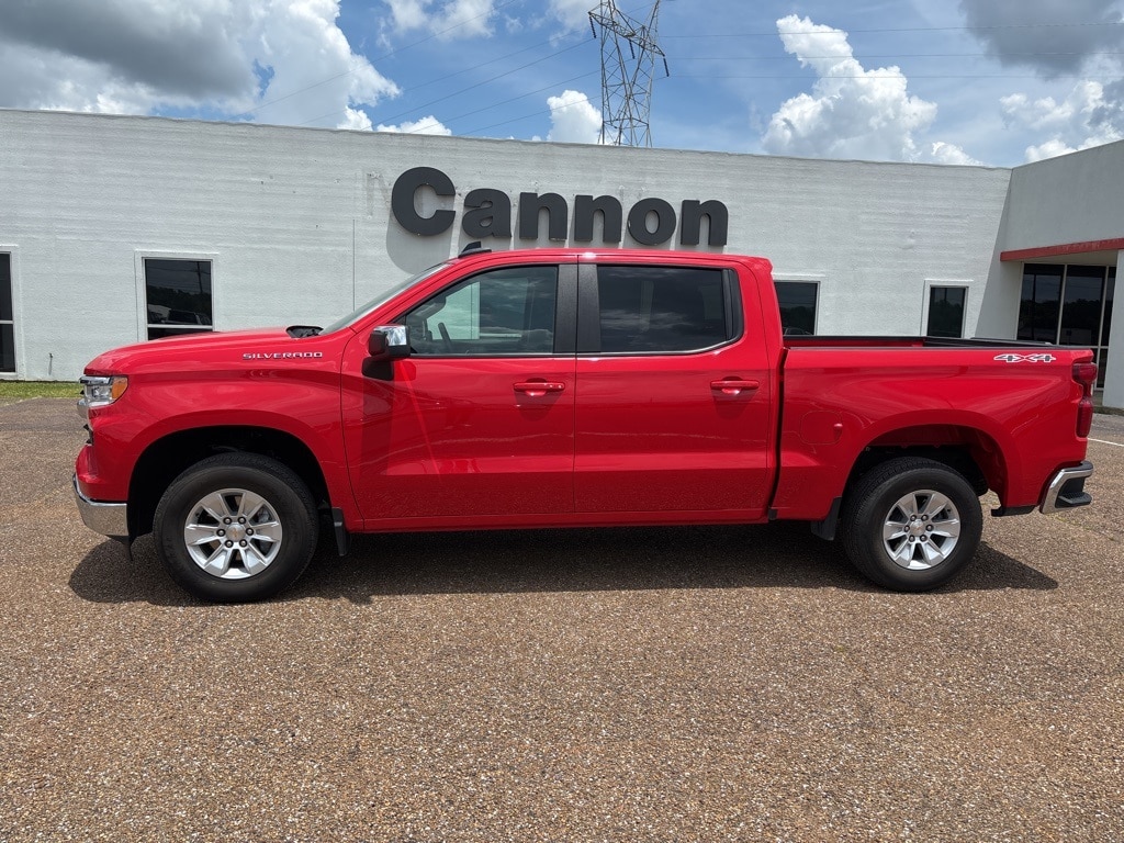 Used 2025 Chevrolet Silverado 1500 LT with VIN 1GCUKDED3SZ118816 for sale in West Point, MS