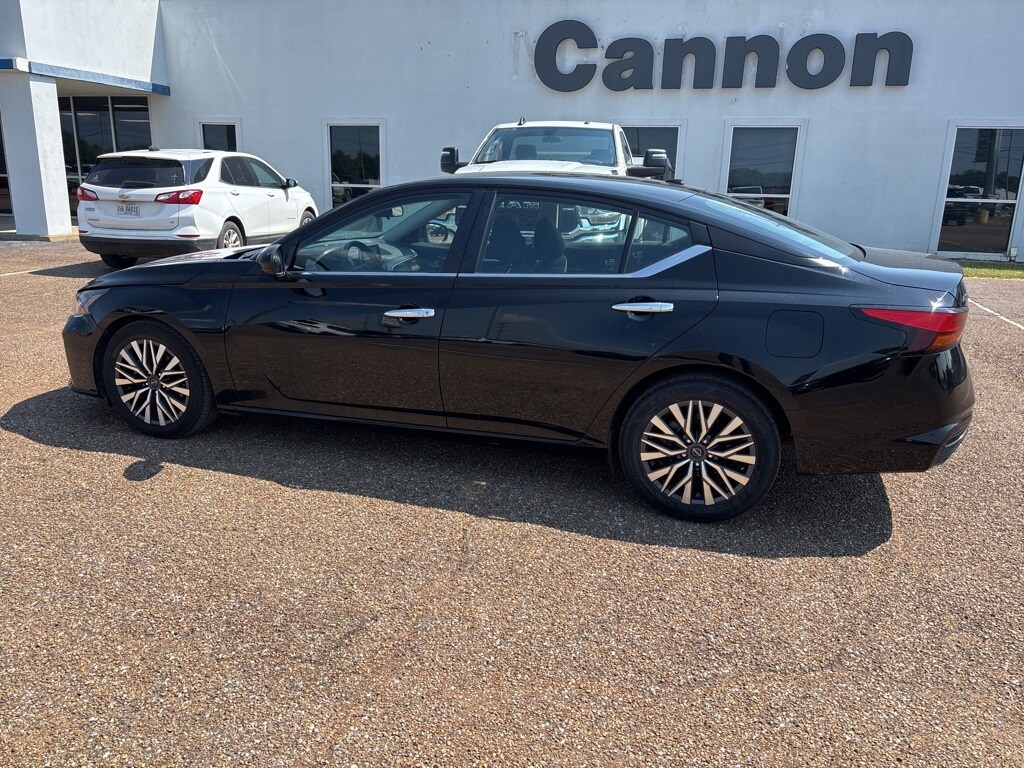 2023 Nissan Altima 2.5 SV photo 3