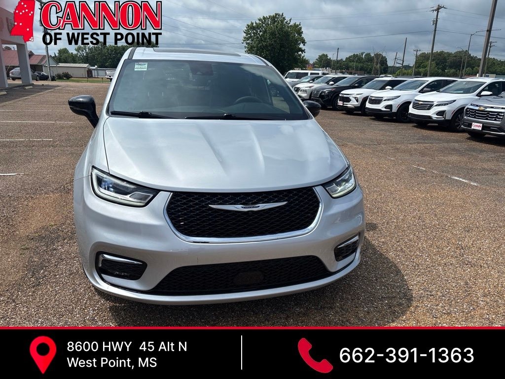 Used 2026 Chrysler Pacifica Limited Minivan/Van