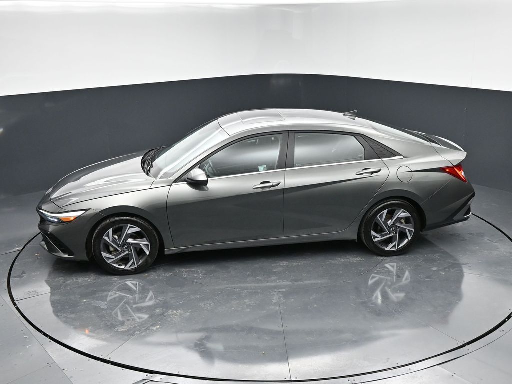2025 Hyundai Elantra SEL - Photo 22