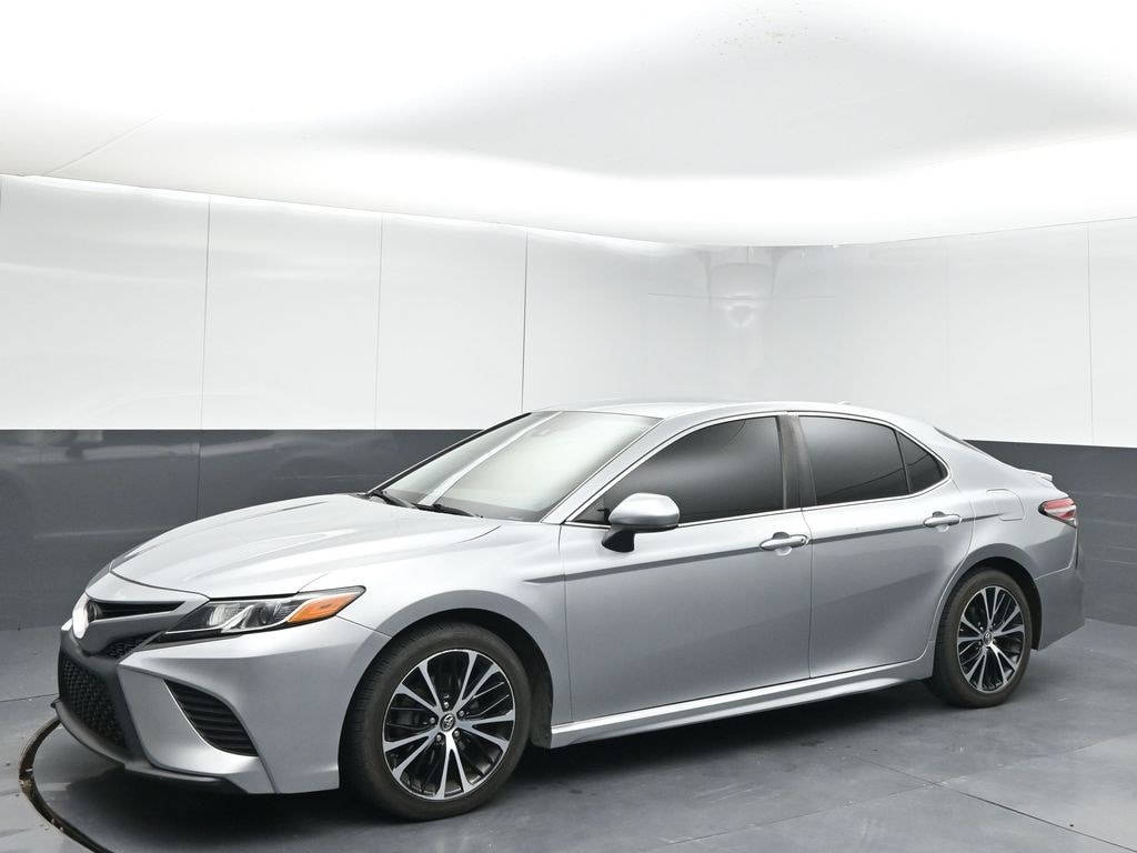 Used 2019 Toyota Camry SE Sedan
