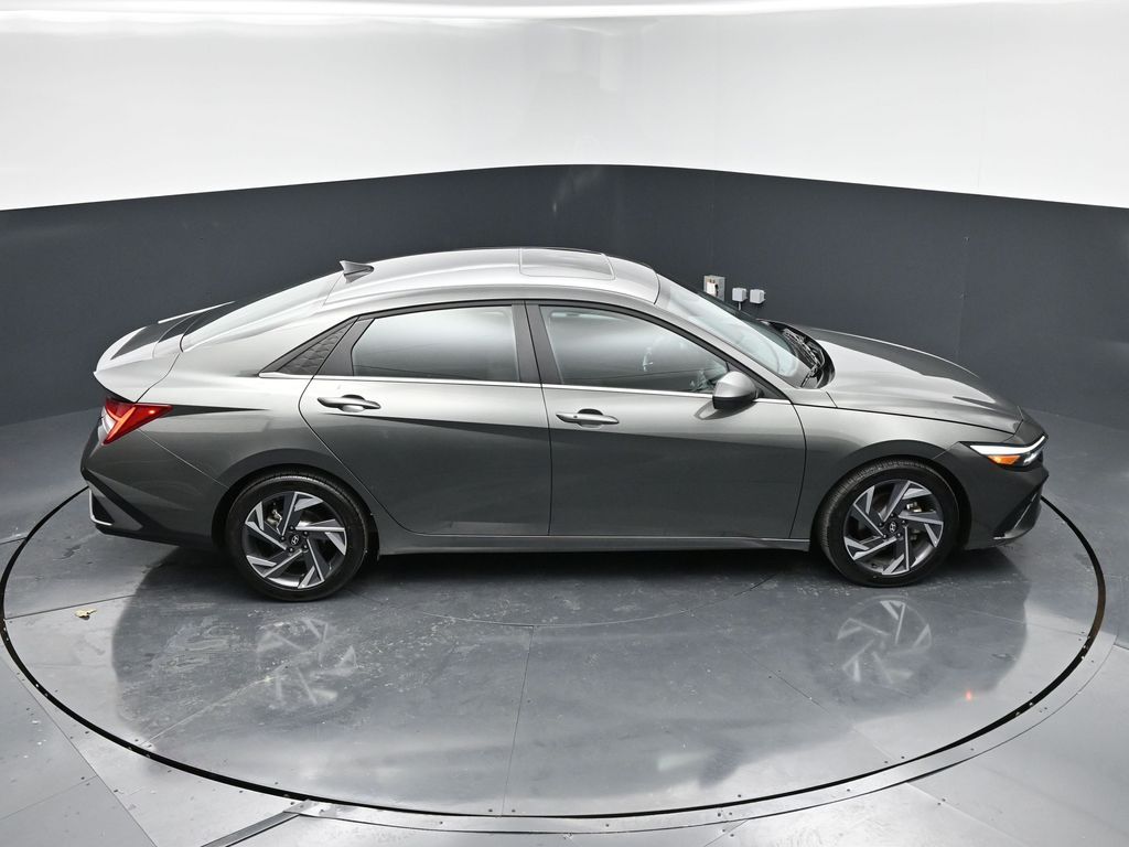 2025 Hyundai Elantra SEL - Photo 26