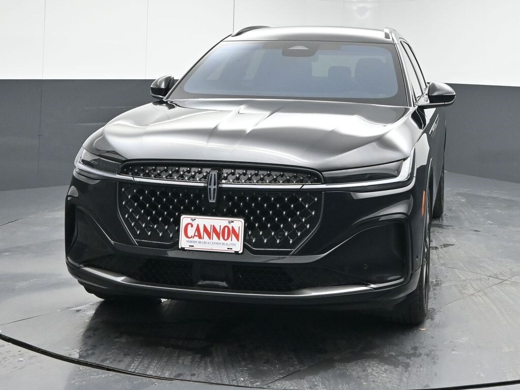 2024 Lincoln Nautilus Reserve photo 2