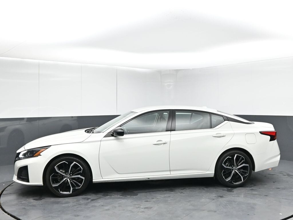 2023 Nissan Altima 2.5 SR photo 4