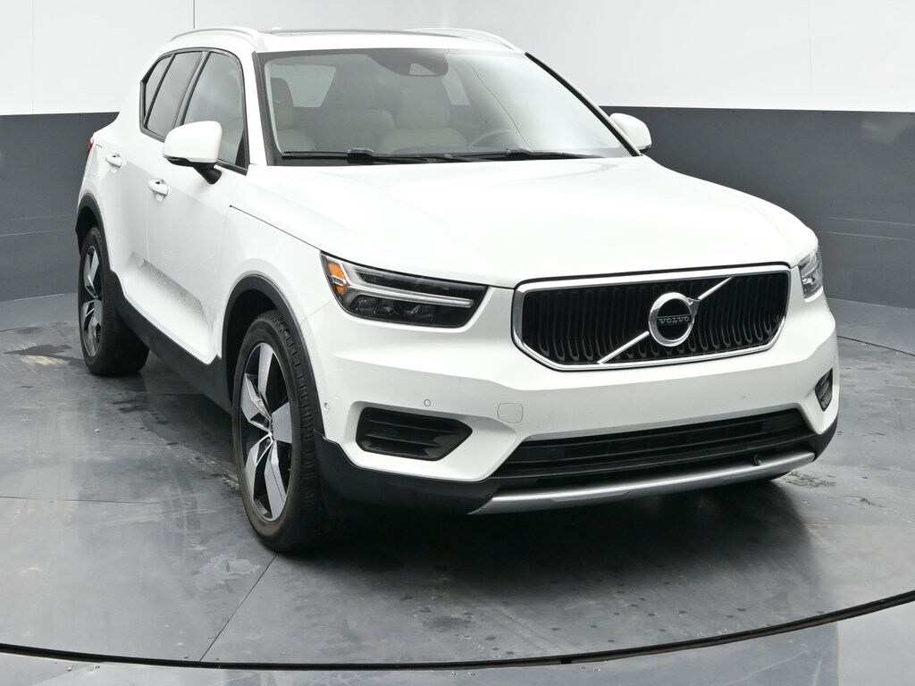 Used 2019 Volvo XC40 Momentum SUV