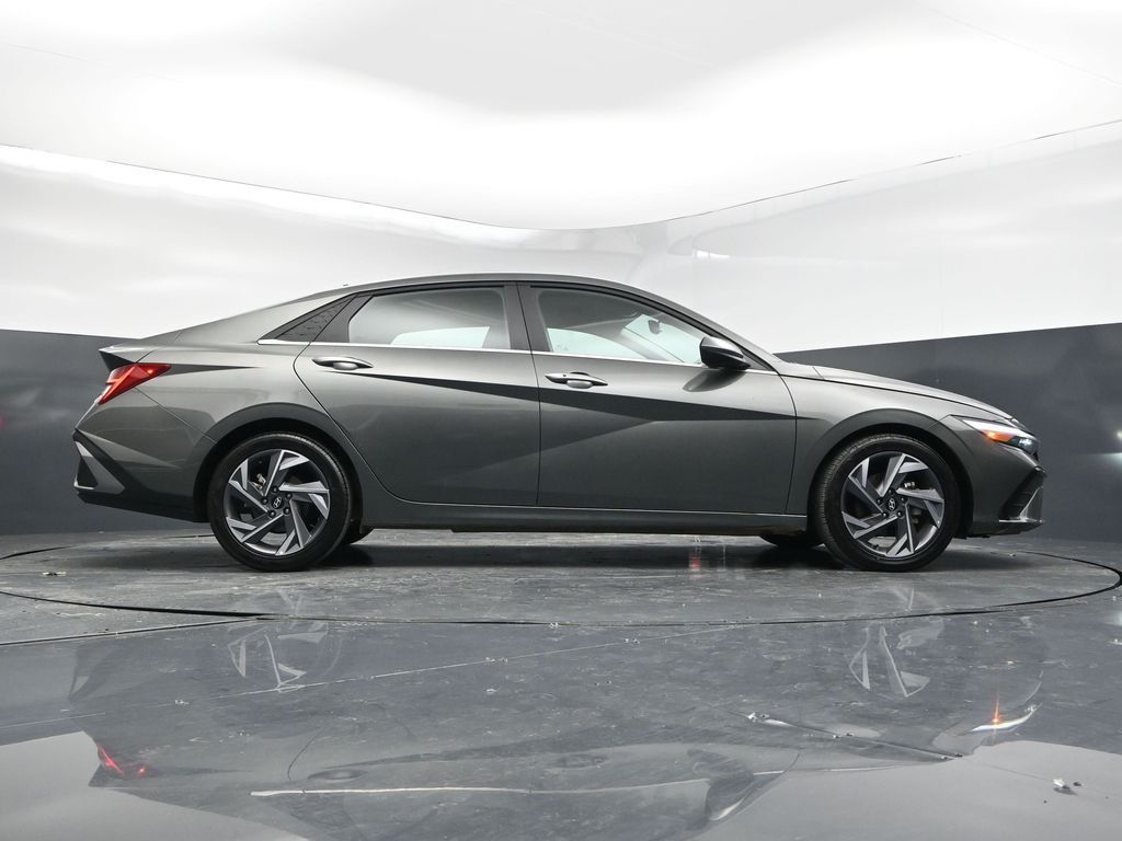 2025 Hyundai Elantra SEL - Photo 34
