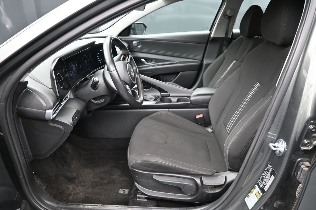 2025 Hyundai Elantra SEL - Photo 9