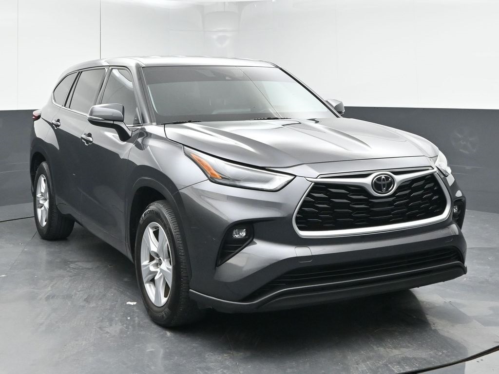 Used 2022 Toyota Highlander LE with VIN 5TDZZRAH9NS544345 for sale in Cleveland, MS