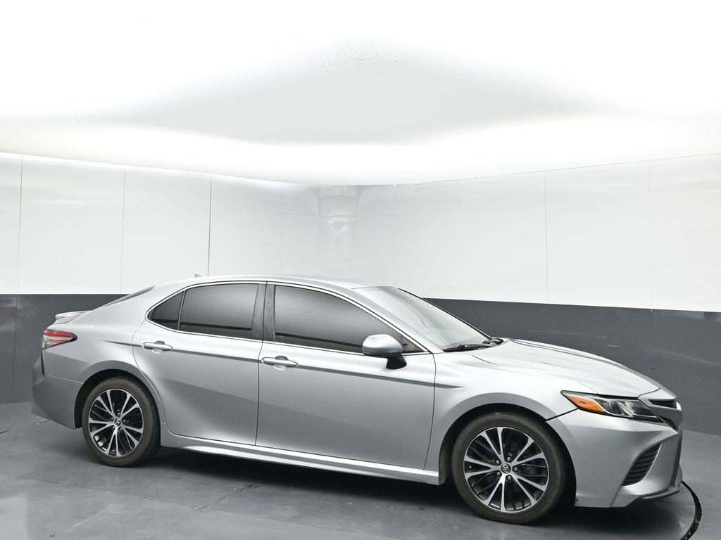 Used 2019 Toyota Camry SE Sedan
