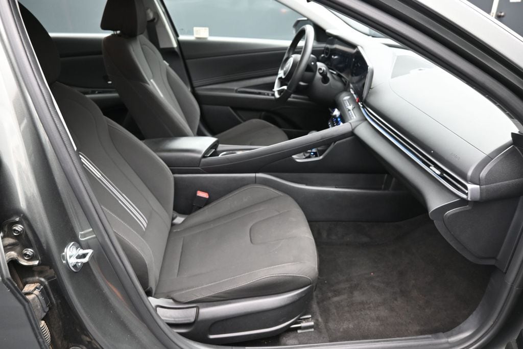 2025 Hyundai Elantra SEL - Photo 10