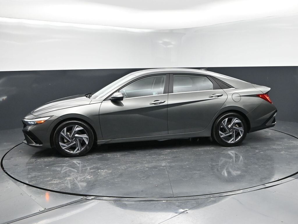 Used 2025 Hyundai Elantra SEL Convenience Sedan