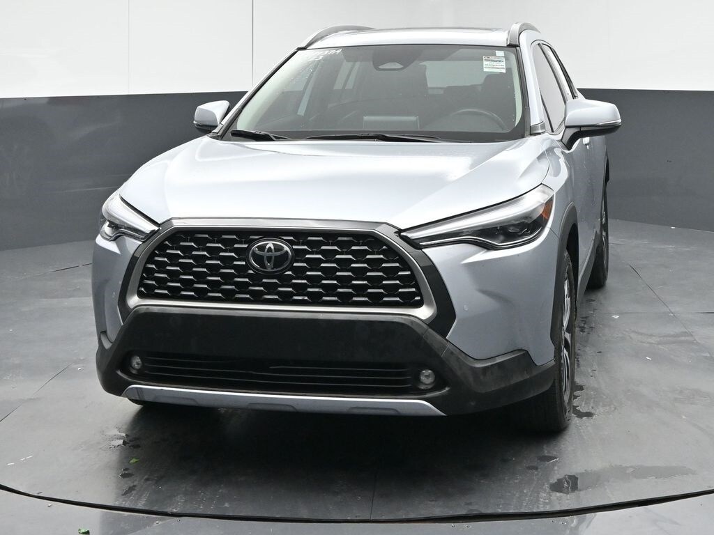 2023 Toyota Corolla Cross XLE photo 3