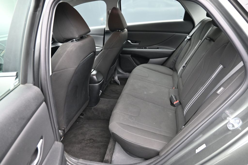 2025 Hyundai Elantra SEL - Photo 12