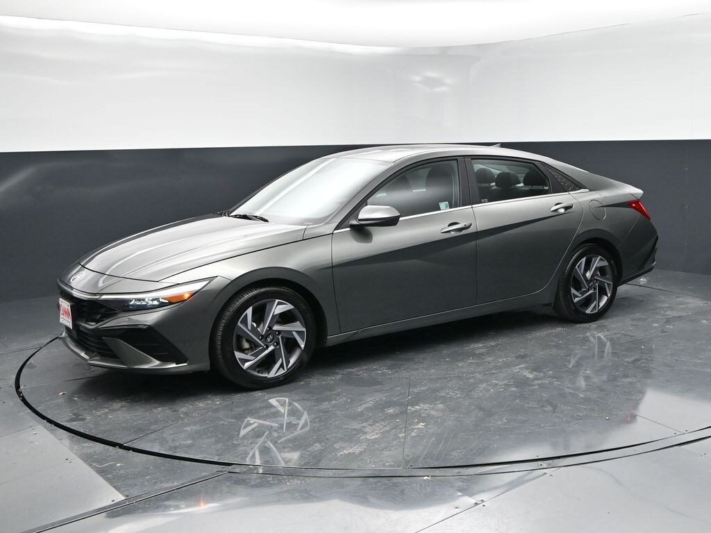Used 2025 Hyundai Elantra SEL Convenience Sedan