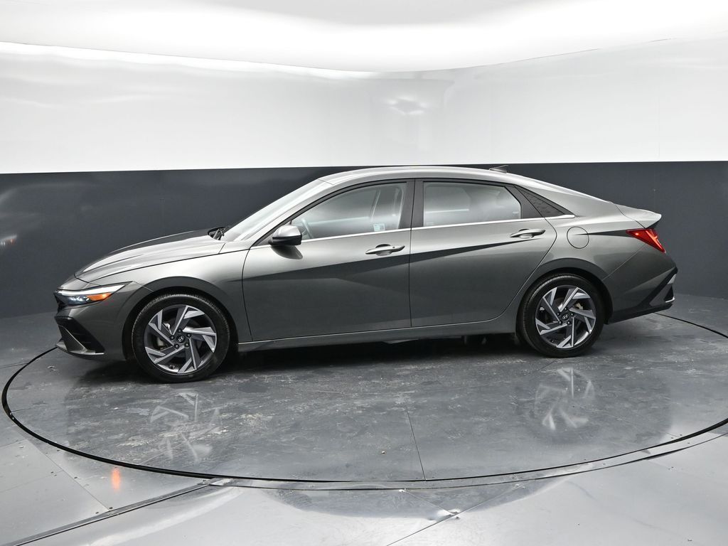 2025 Hyundai Elantra SEL - Photo 6