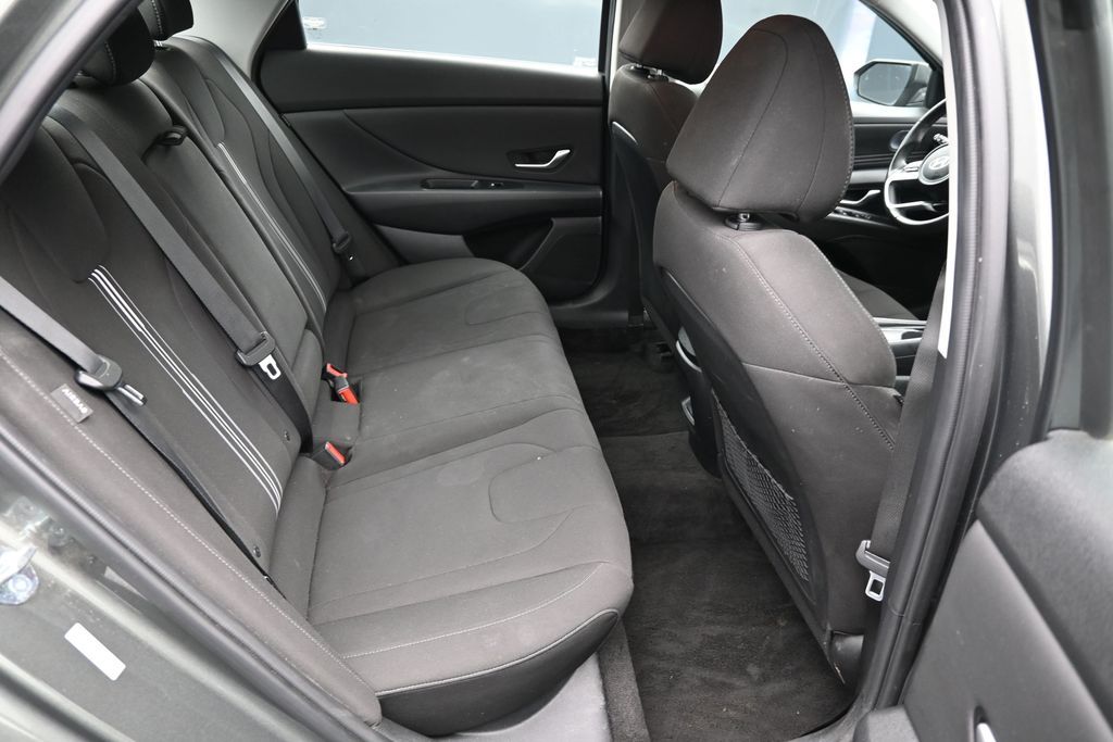 2025 Hyundai Elantra SEL - Photo 11