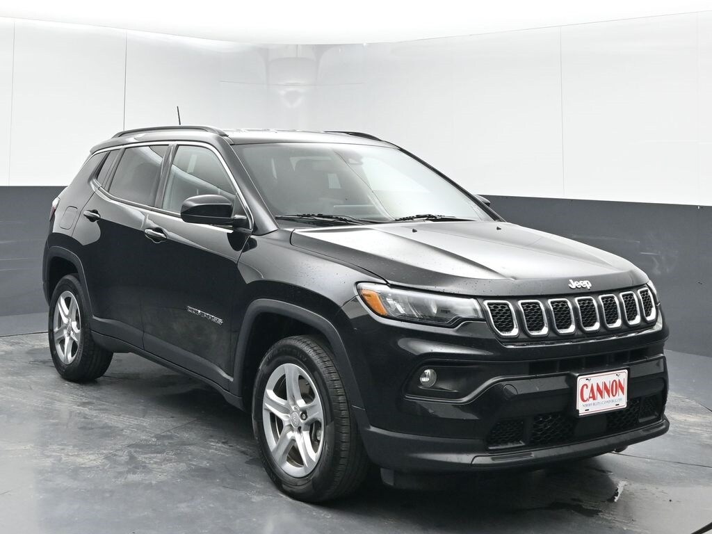 2024 Jeep Compass Latitude photo 2