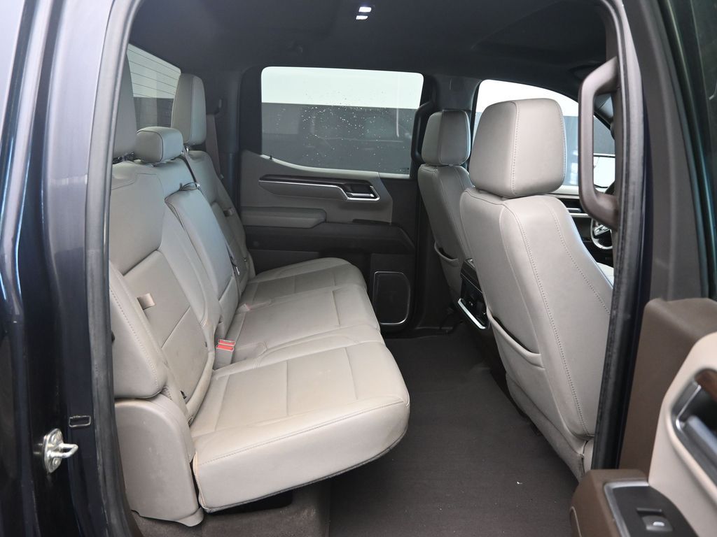 2023 GMC Sierra 1500 SLT - Photo 11