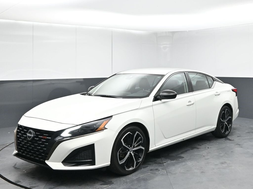 2023 Nissan Altima 2.5 SR photo 3