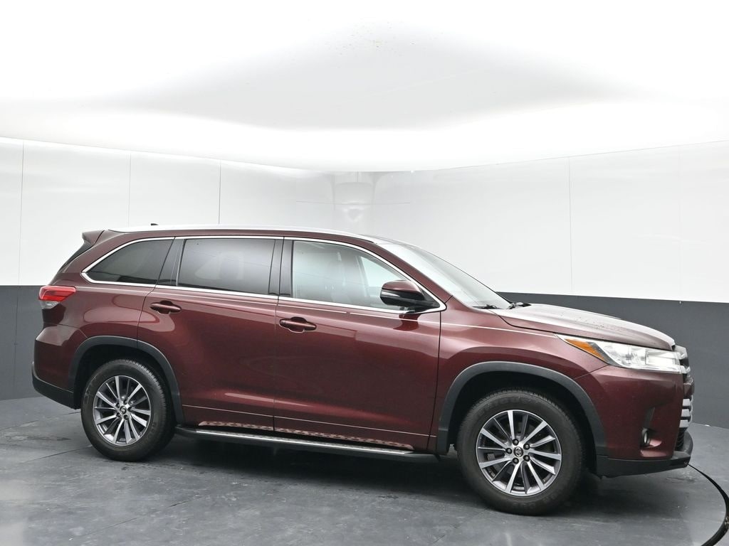 2017 Toyota Highlander XLE's photo