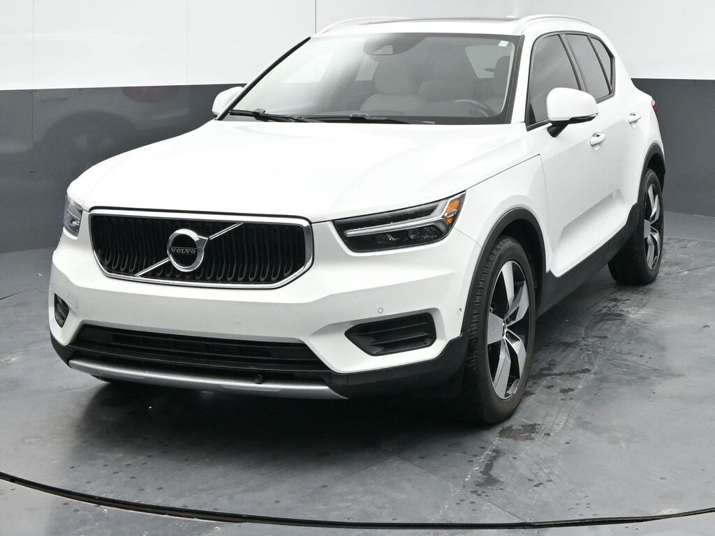 Used 2019 Volvo XC40 Momentum SUV