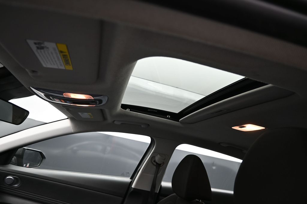 2025 Hyundai Elantra SEL - Photo 17
