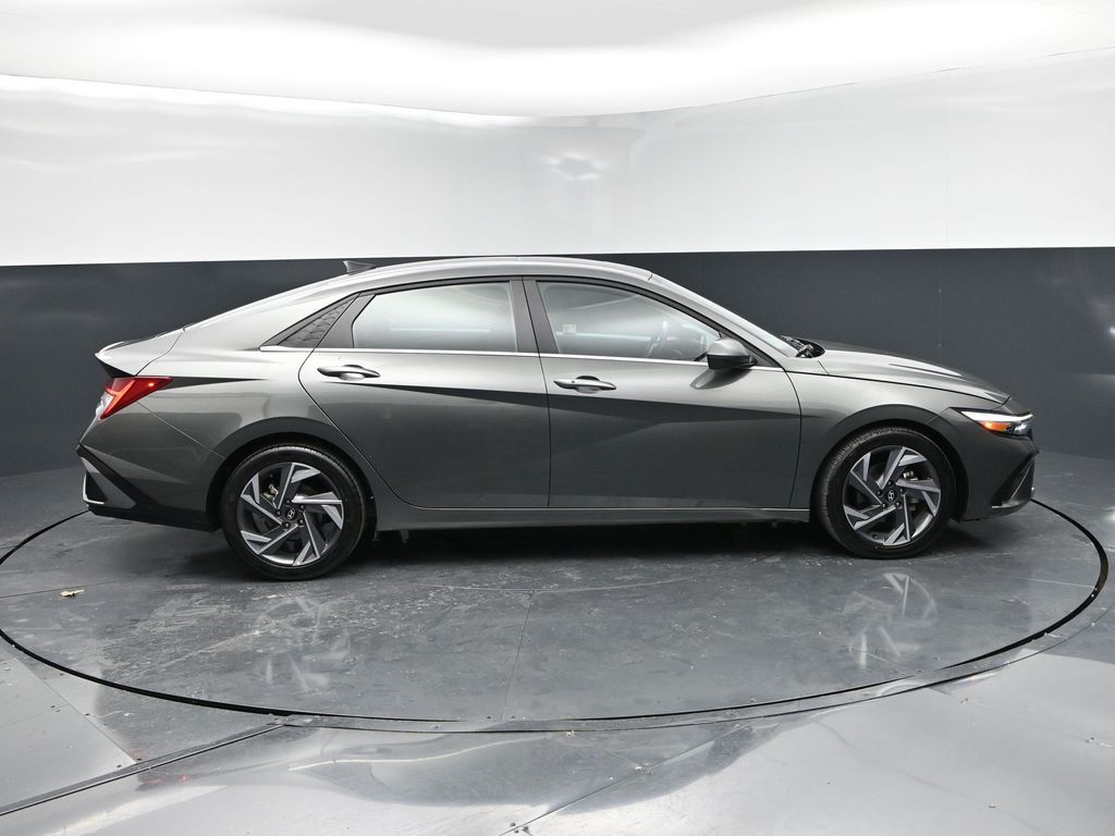 2025 Hyundai Elantra SEL - Photo 8