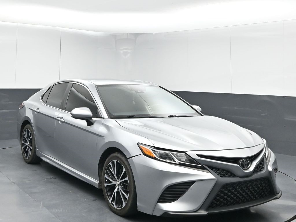 Used 2019 Toyota Camry SE Sedan