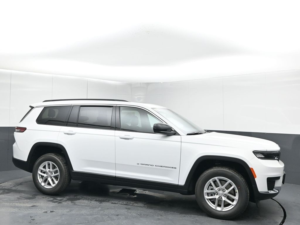 2025 Jeep Grand Cherokee L Laredo's photo