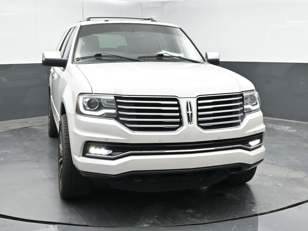 2015 Lincoln Navigator Base photo 2