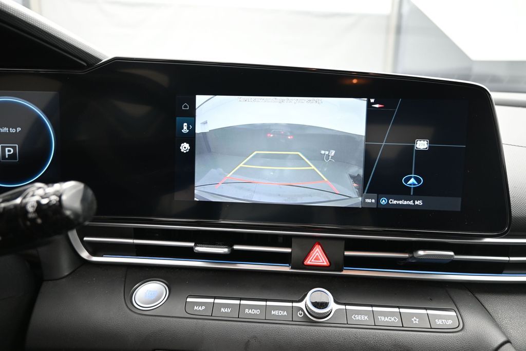 2025 Hyundai Elantra SEL - Photo 13