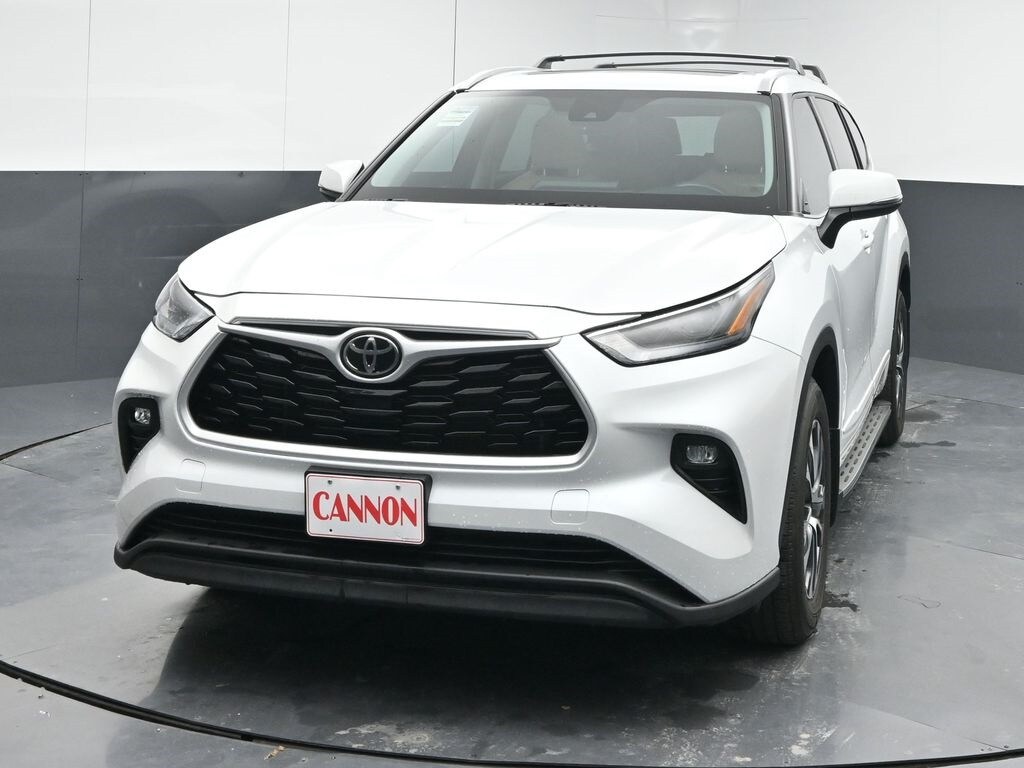 2022 Toyota Highlander XLE photo 3
