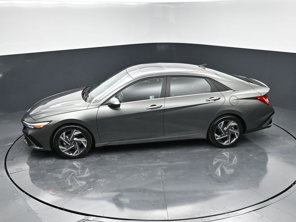 2025 Hyundai Elantra SEL - Photo 23