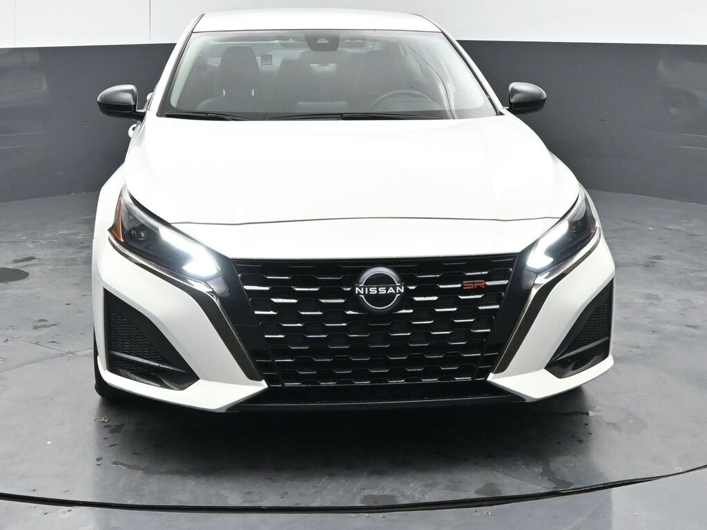 2023 Nissan Altima 2.5 SR photo 2