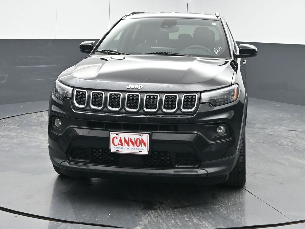 2024 Jeep Compass Latitude photo 3