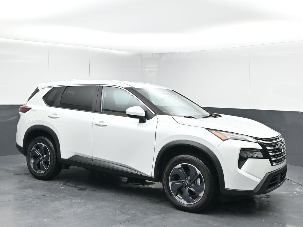 2024 Nissan Rogue SV's photo